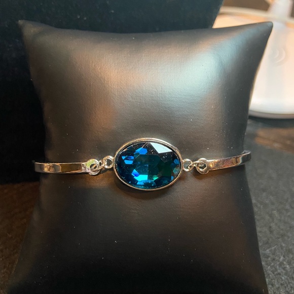 Definitely Dashing - Picture 2 of 3